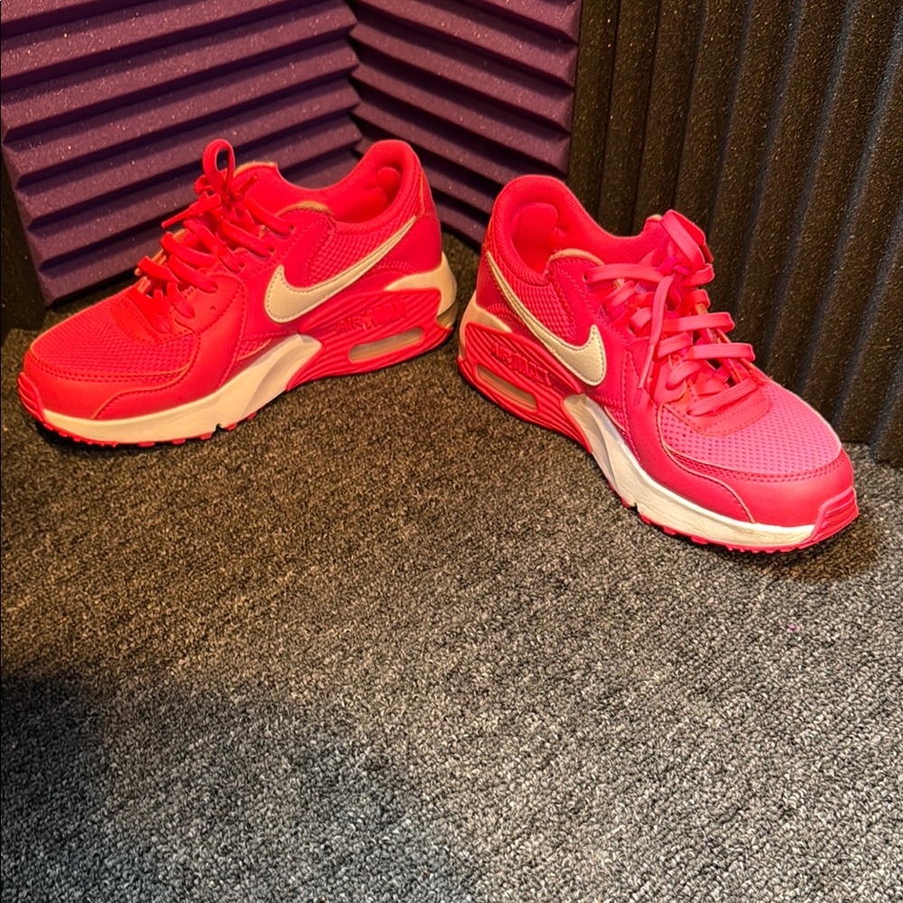 Women’s Nike Air Max size 6